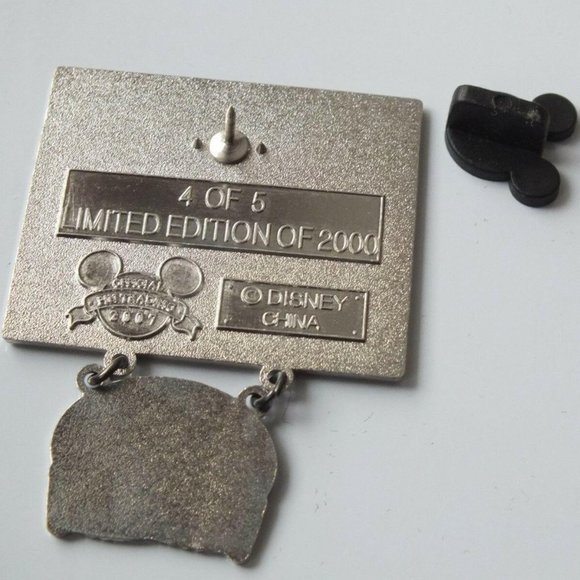 Disney Pirates Of The Caribbean Captain Barbossa Legend Lives On Dangle Pin, LE - Picture 5 of 5